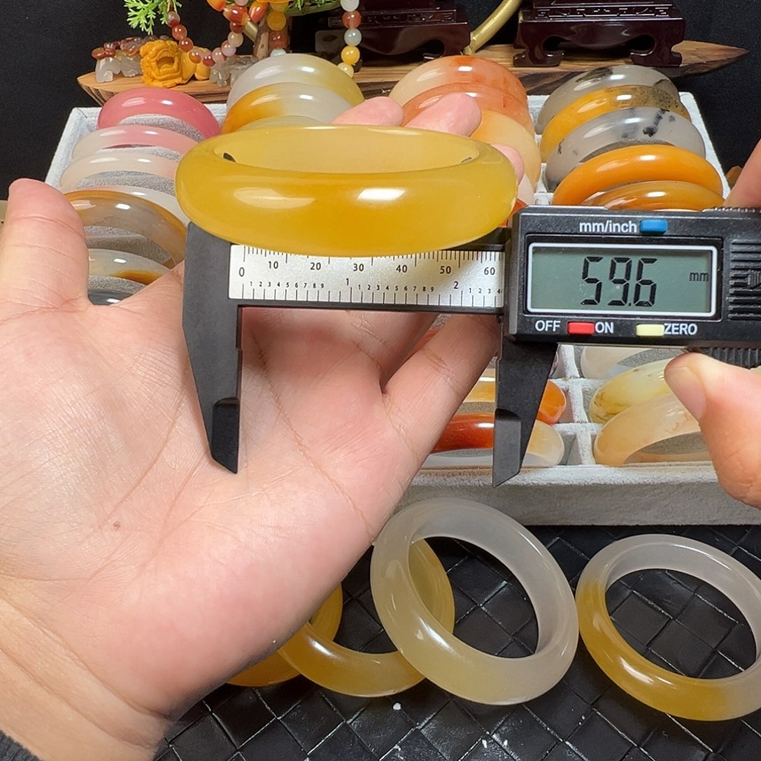 石英质玉（黄龙玉）未镶嵌手镯