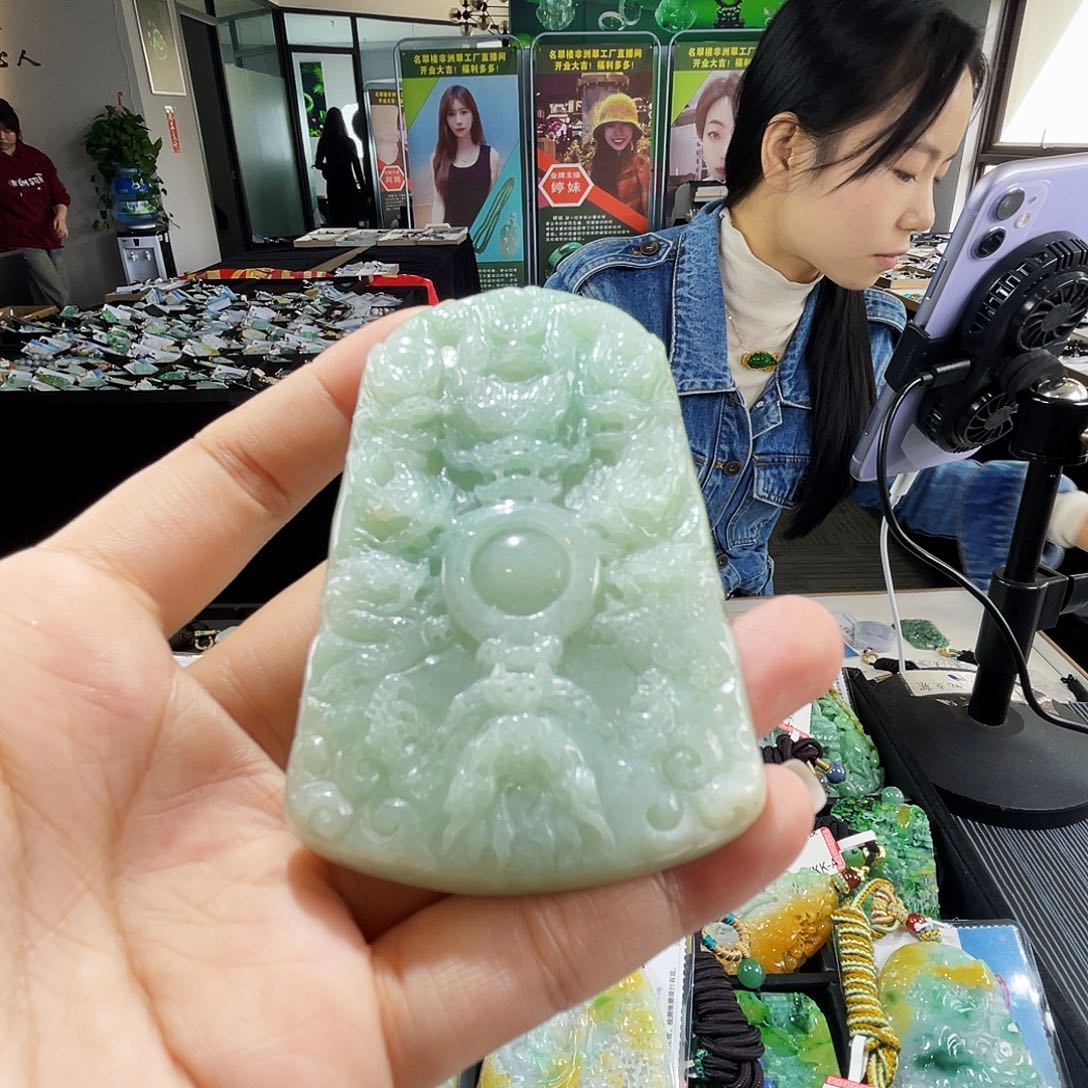 颈饰未镶嵌翡翠一