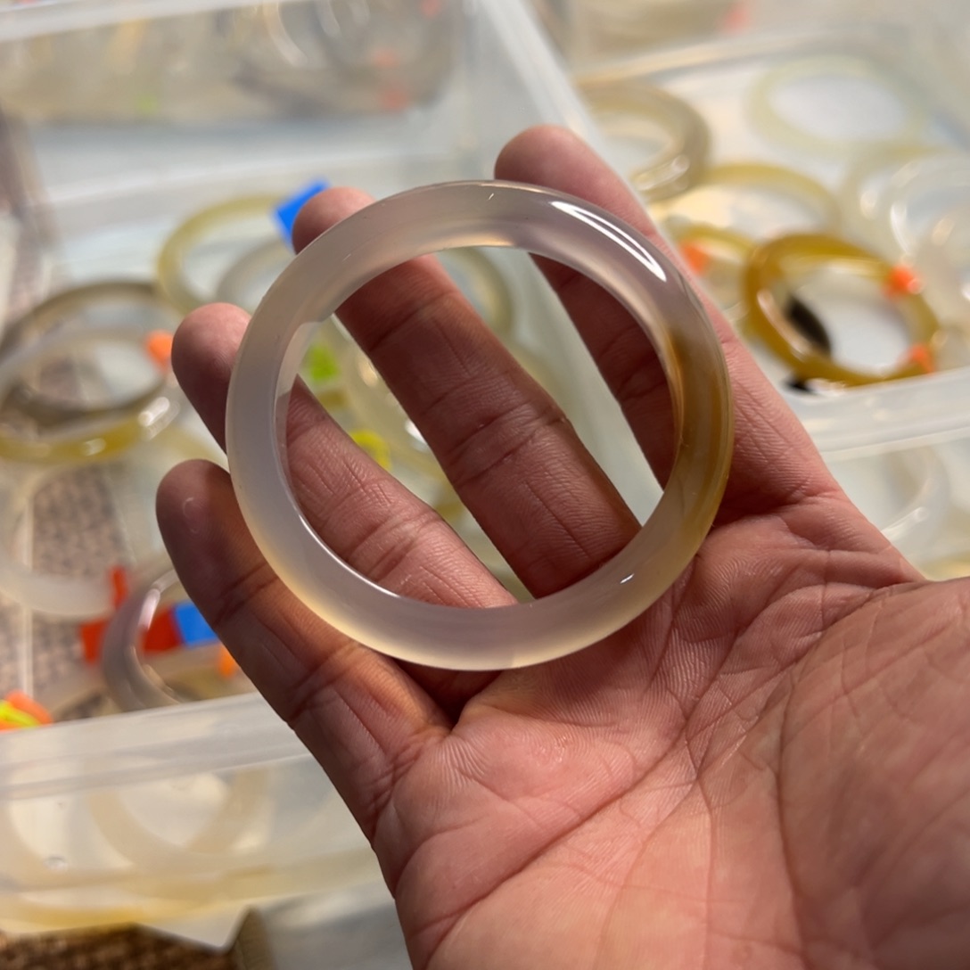 玛瑙/玉髓手镯未镶嵌A****n