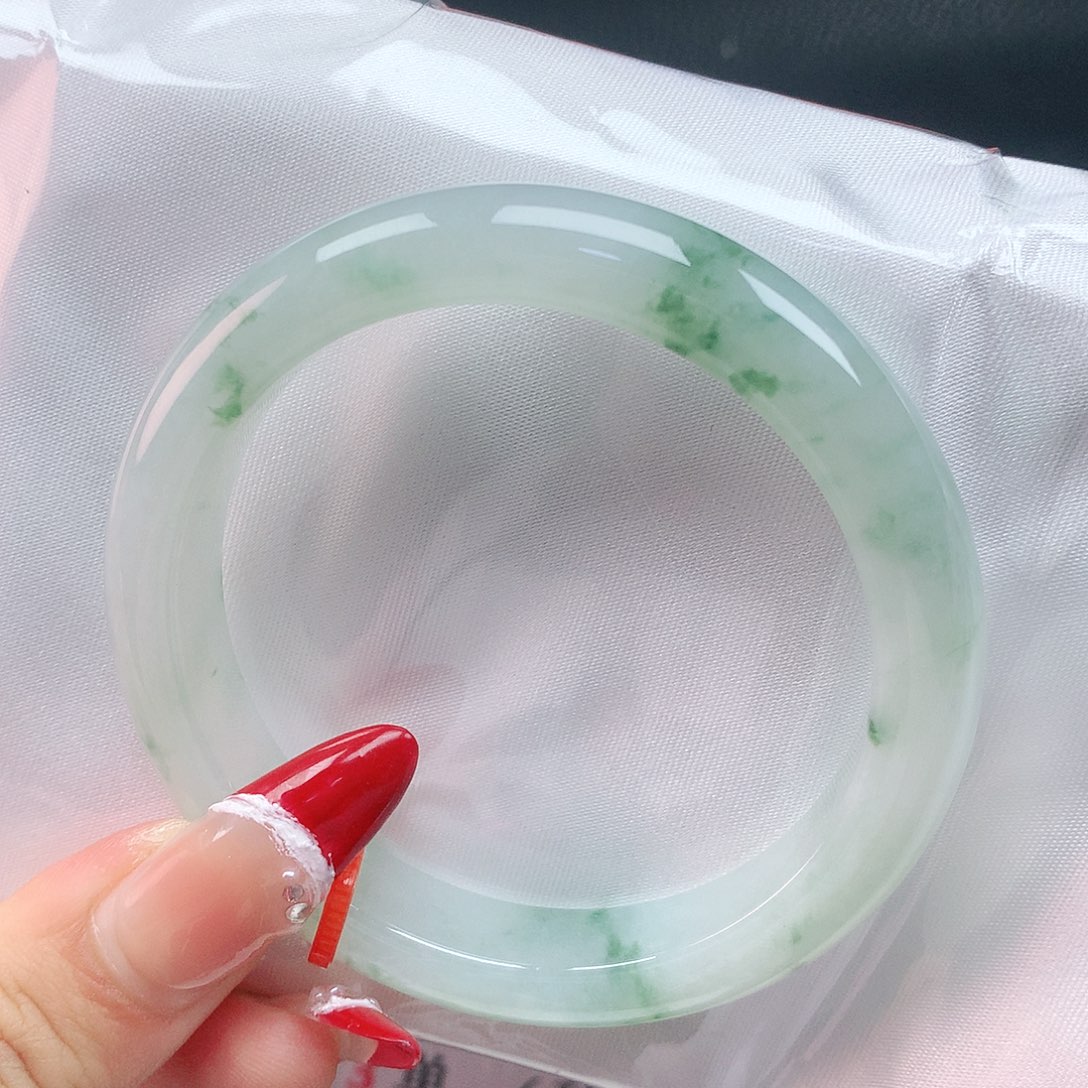 翡翠手镯未镶嵌53圈