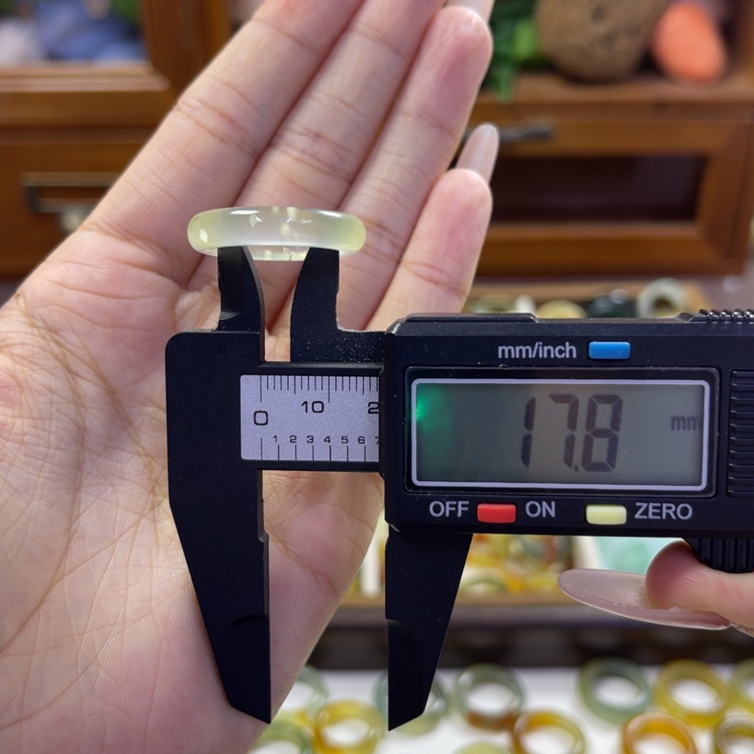 蛇纹石玉未镶嵌手镯5