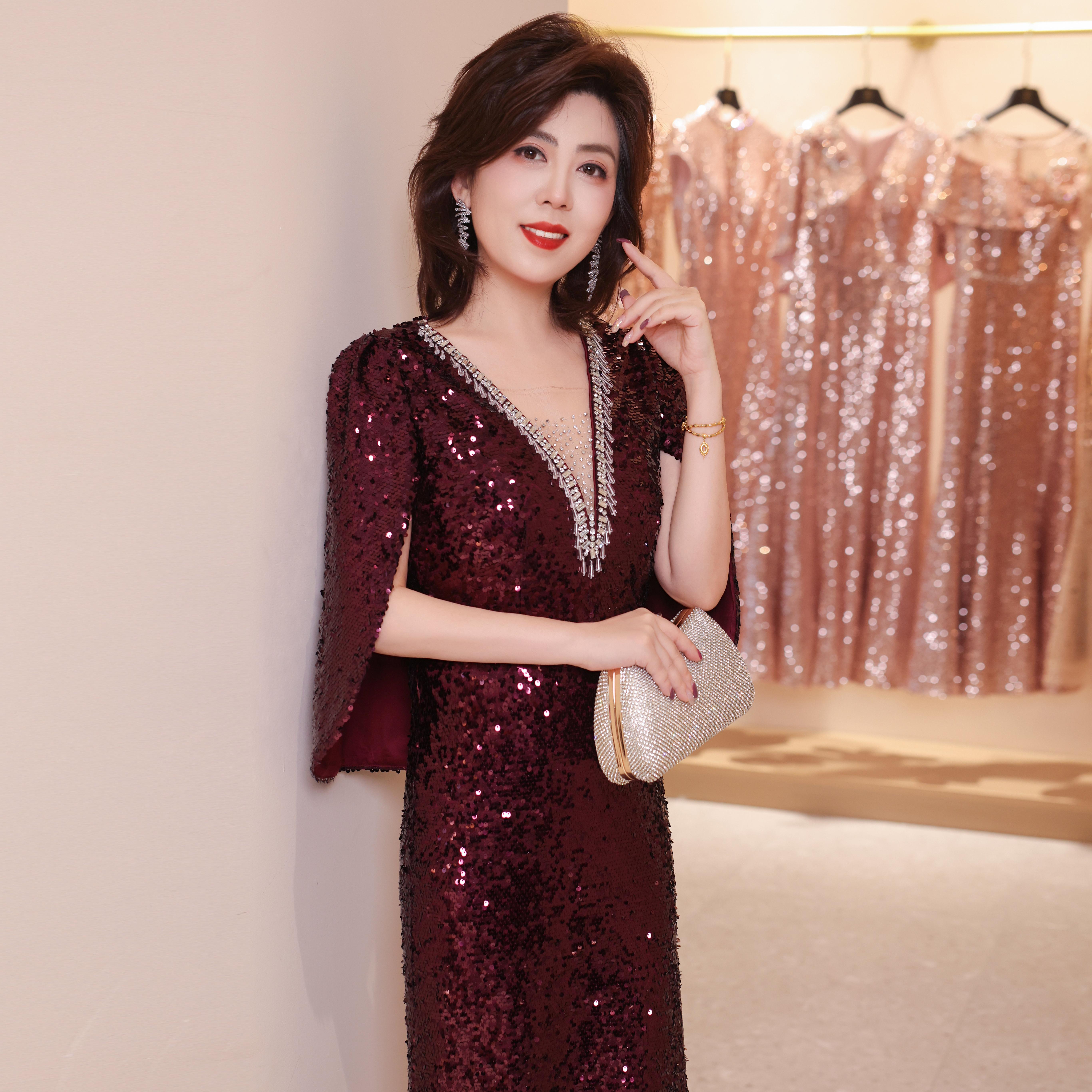 【喜瑞妈妈婚宴礼服】酒红V领亮片斗篷礼服 修身轻奢宴会高贵重工