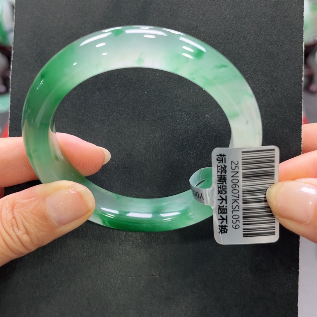 ༺***༻石英质玉（非洲翠）手镯未镶嵌➕小玥56