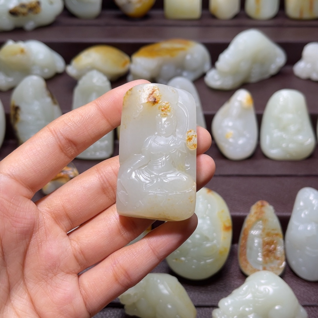 深***蓝和田玉未镶嵌颈饰