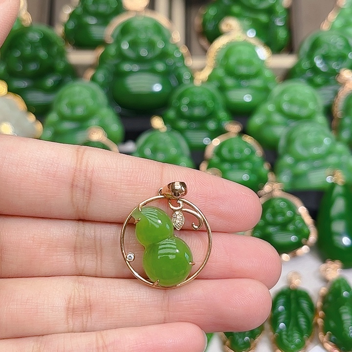 和田玉（碧玉）颈饰18K金镶嵌