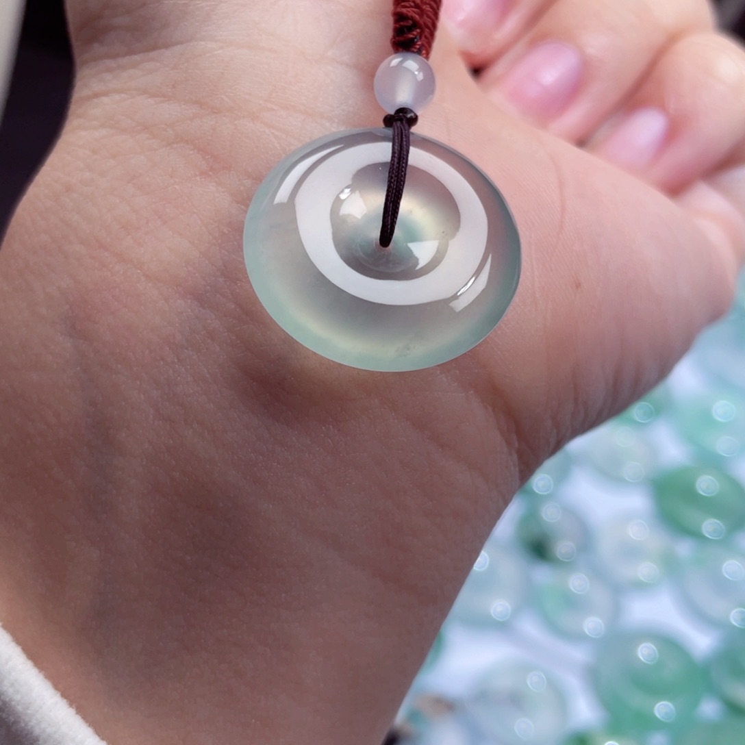 颈饰未镶嵌翡翠平安扣