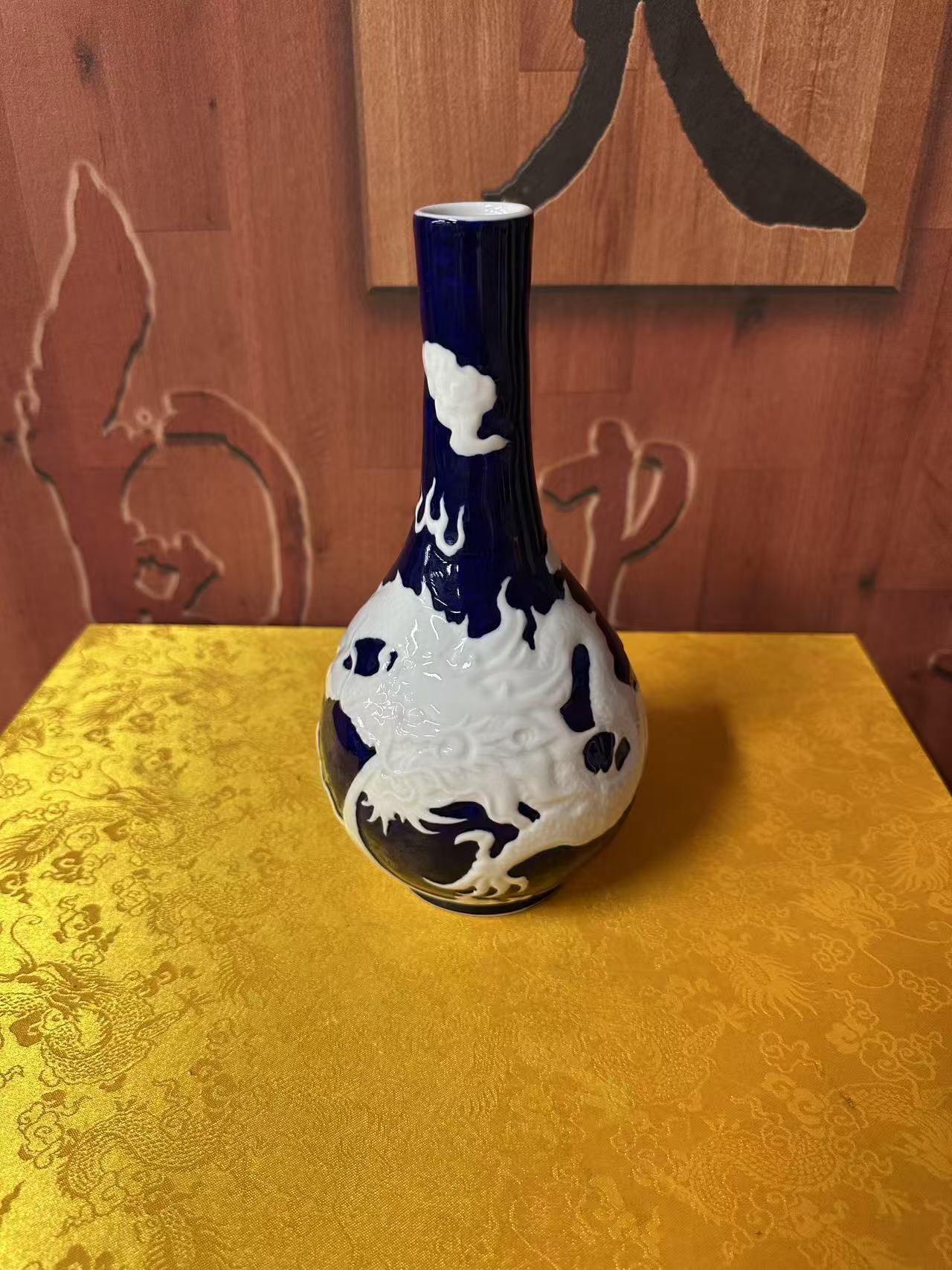 景德镇霁蓝天球瓶赏瓶