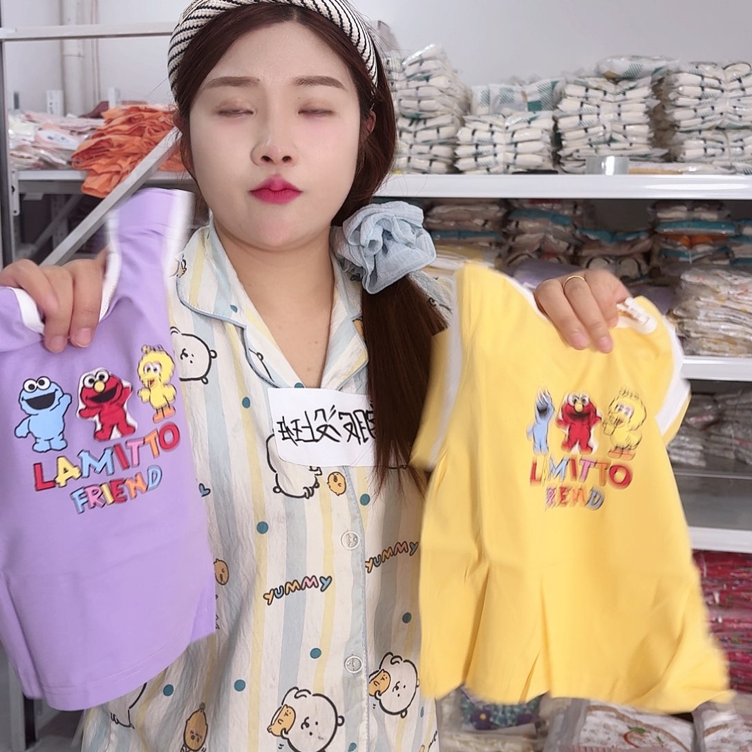 彩色半袖拍一发二80.90码哈哈