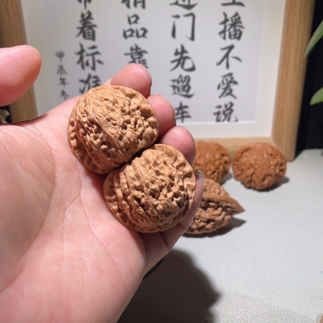 文玩核桃吊坠白狮子38
