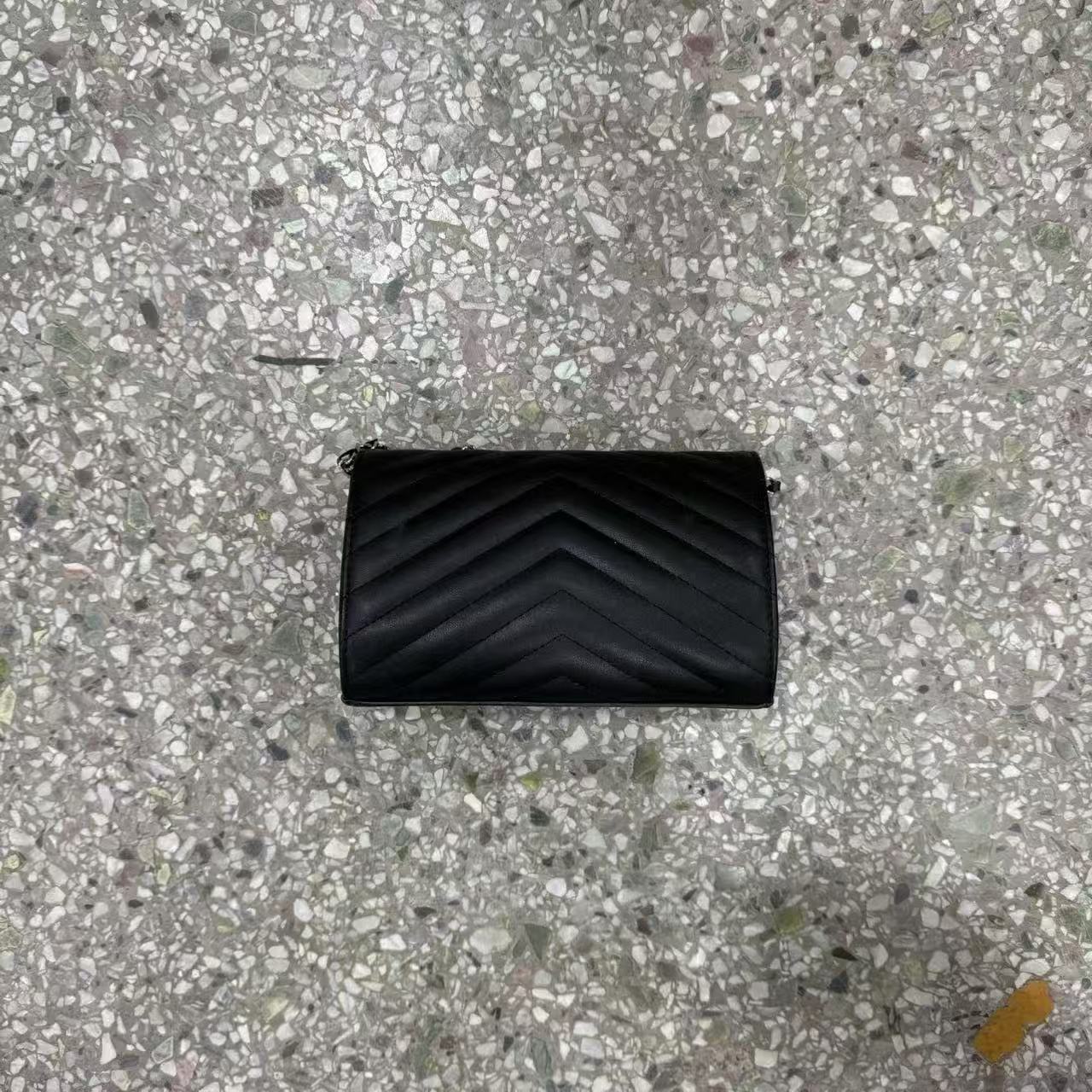 【A65】   新款经典 鱼子酱大号信封包-黑色