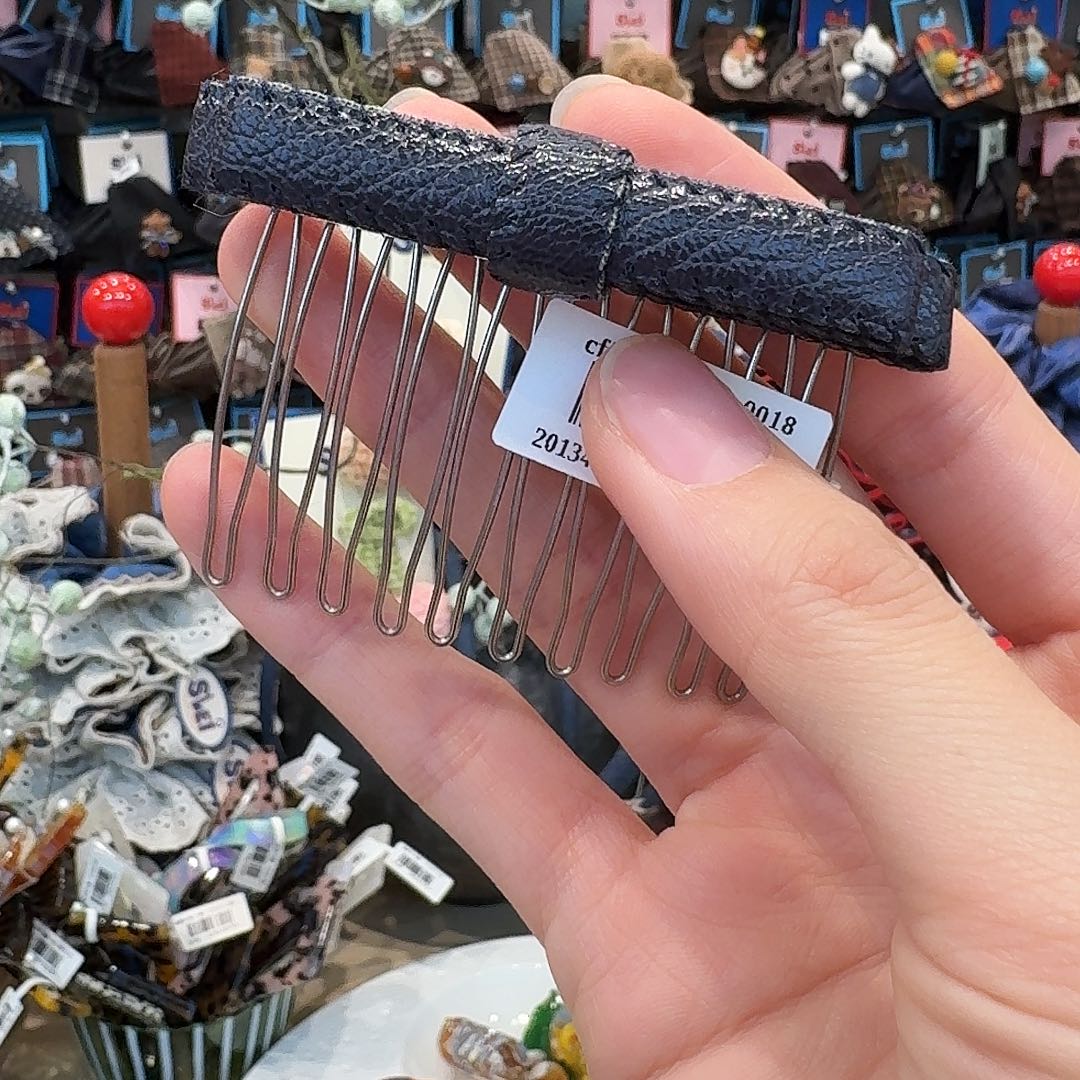 布艺非金属皮齿梳紫色