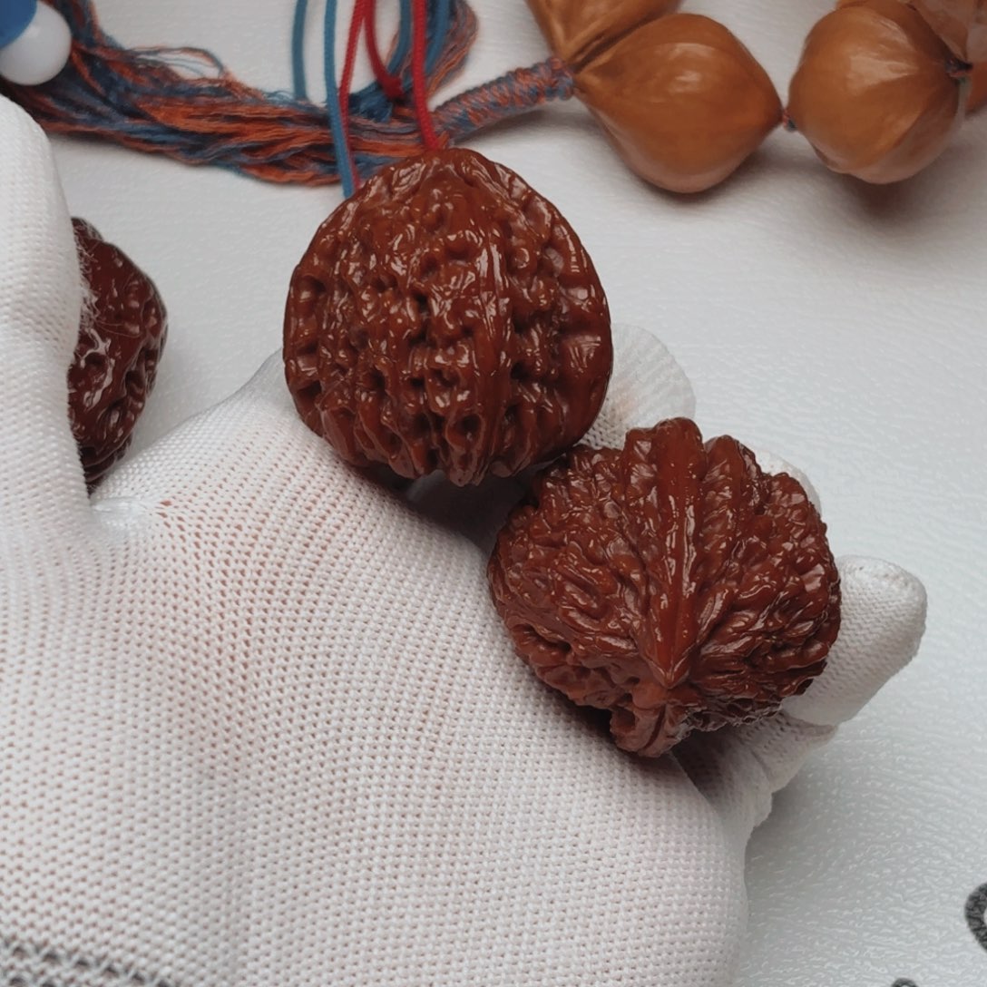 人***醒吊坠桃核三角白核桃