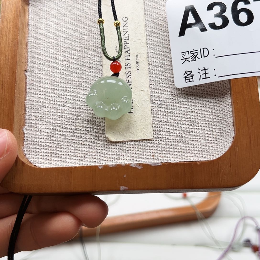 ，***，石英质玉合金颈饰