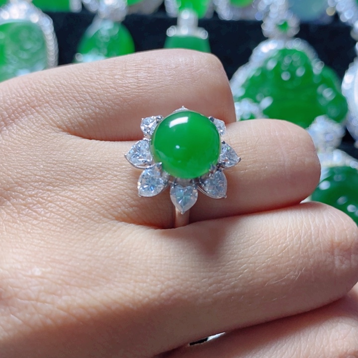 翡翠颈饰18K金镶嵌            