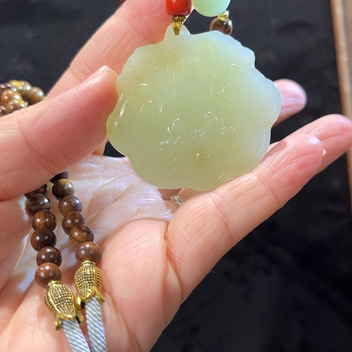 颈饰未镶嵌和田玉