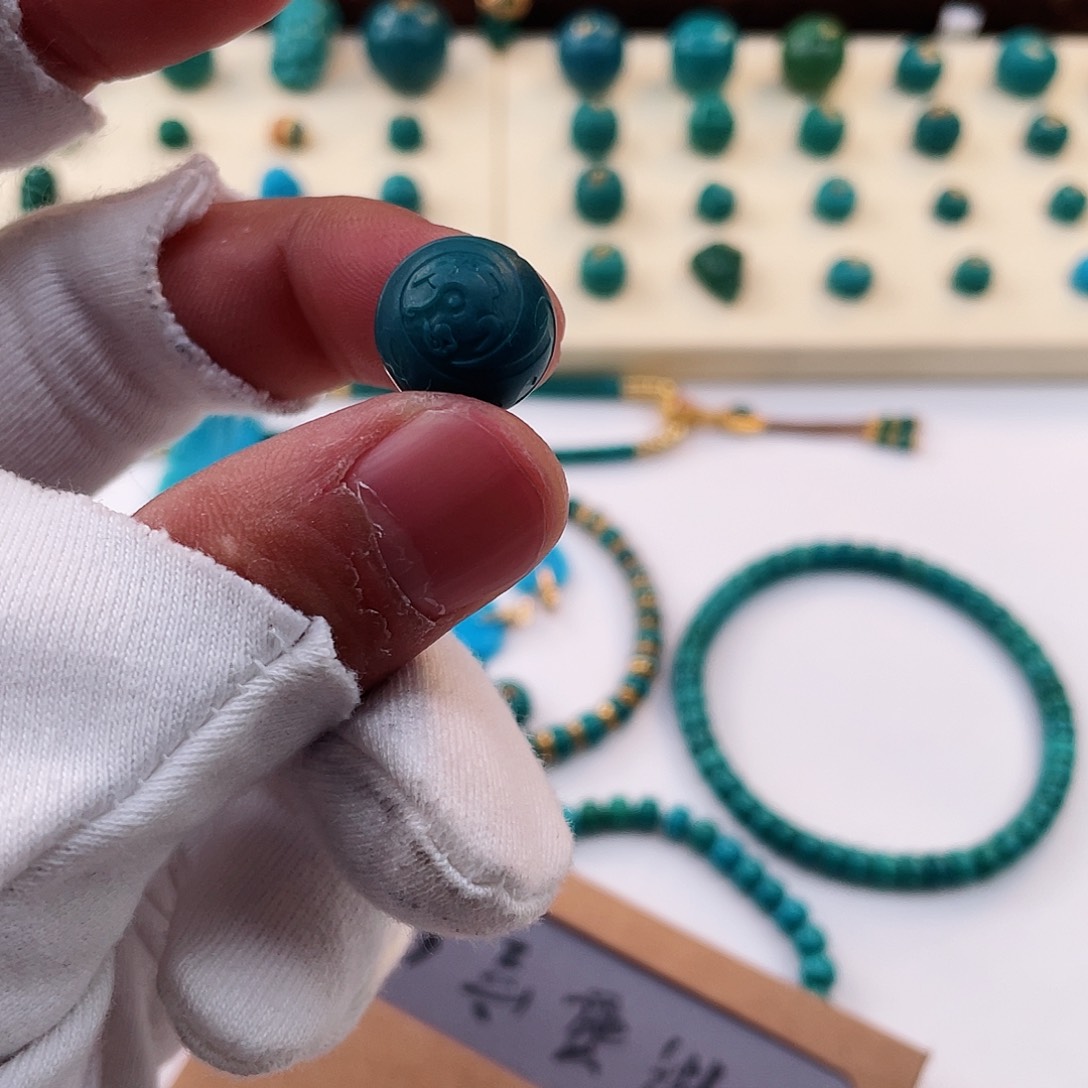 绿松石颈饰未镶嵌