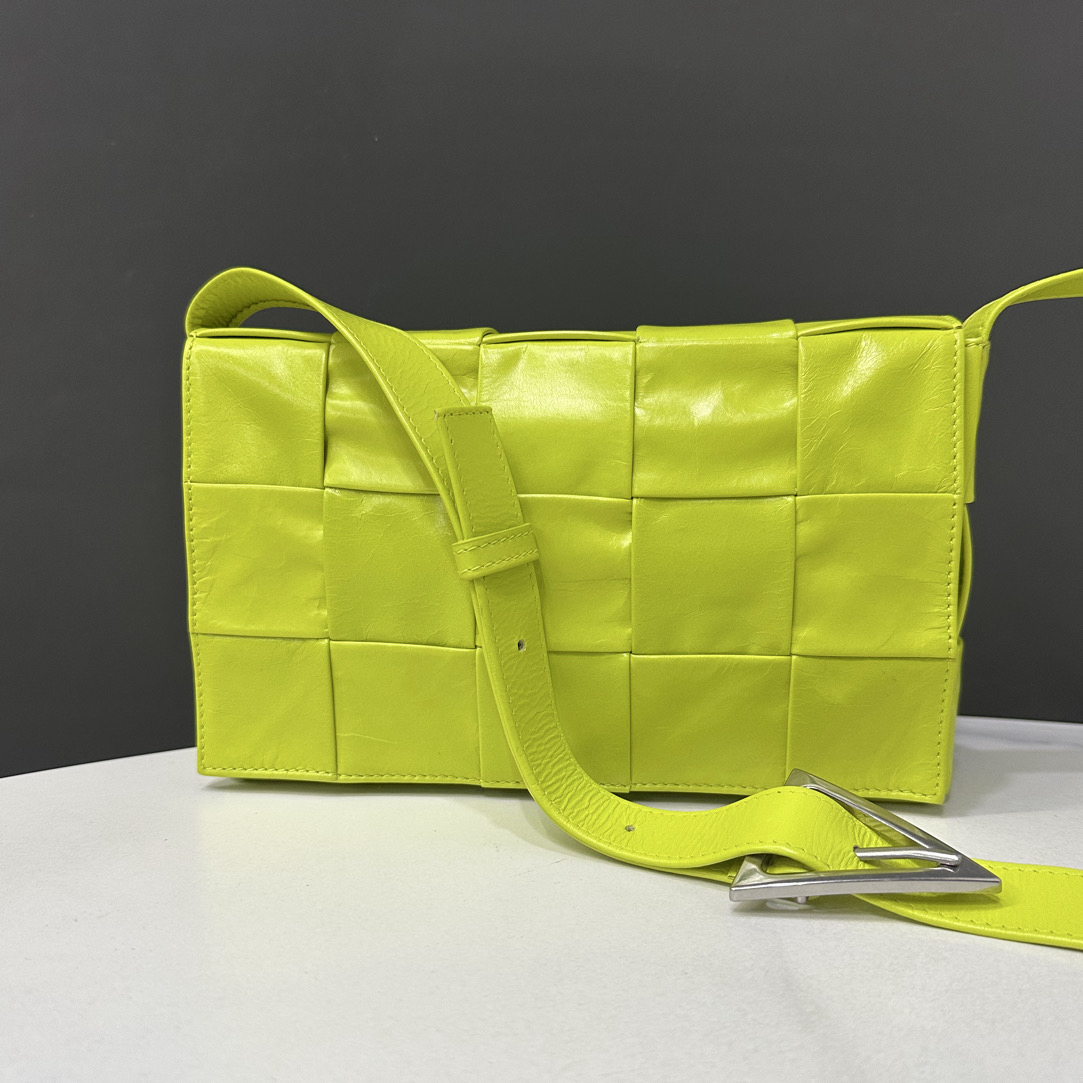 99新 BOTTEGA VENETA/葆蝶家 cassette单肩包22cm/0135120314