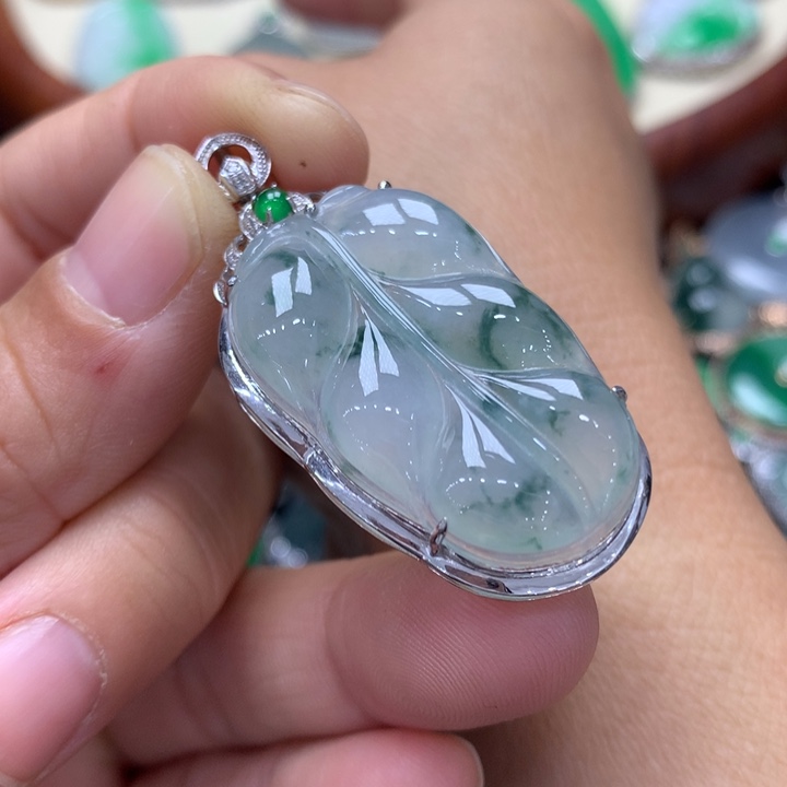 翡翠吊坠(不含链)18K金镶嵌