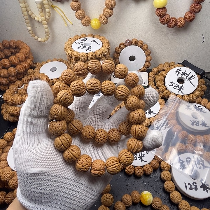 ****桃核吊坠桃核的形状也非常类似大块