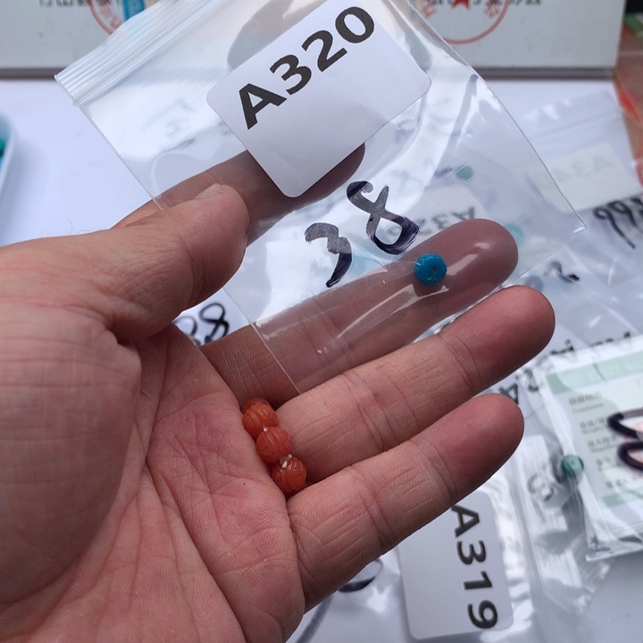 南红玛瑙未镶嵌珠宝奇石