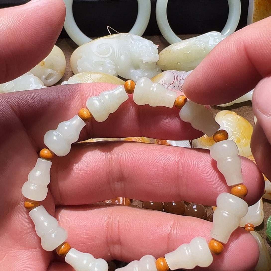 和田玉颈饰未镶嵌