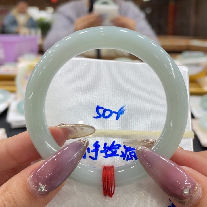 翡翠手镯未镶嵌翡翠