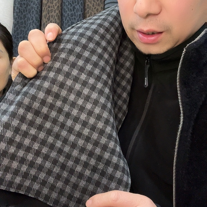 无纺布黑灰格子加绒5.2米