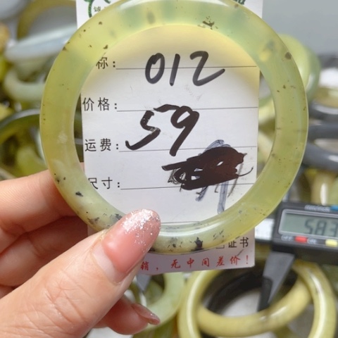 岫岩老玉（透闪石质玉）手镯未镶嵌