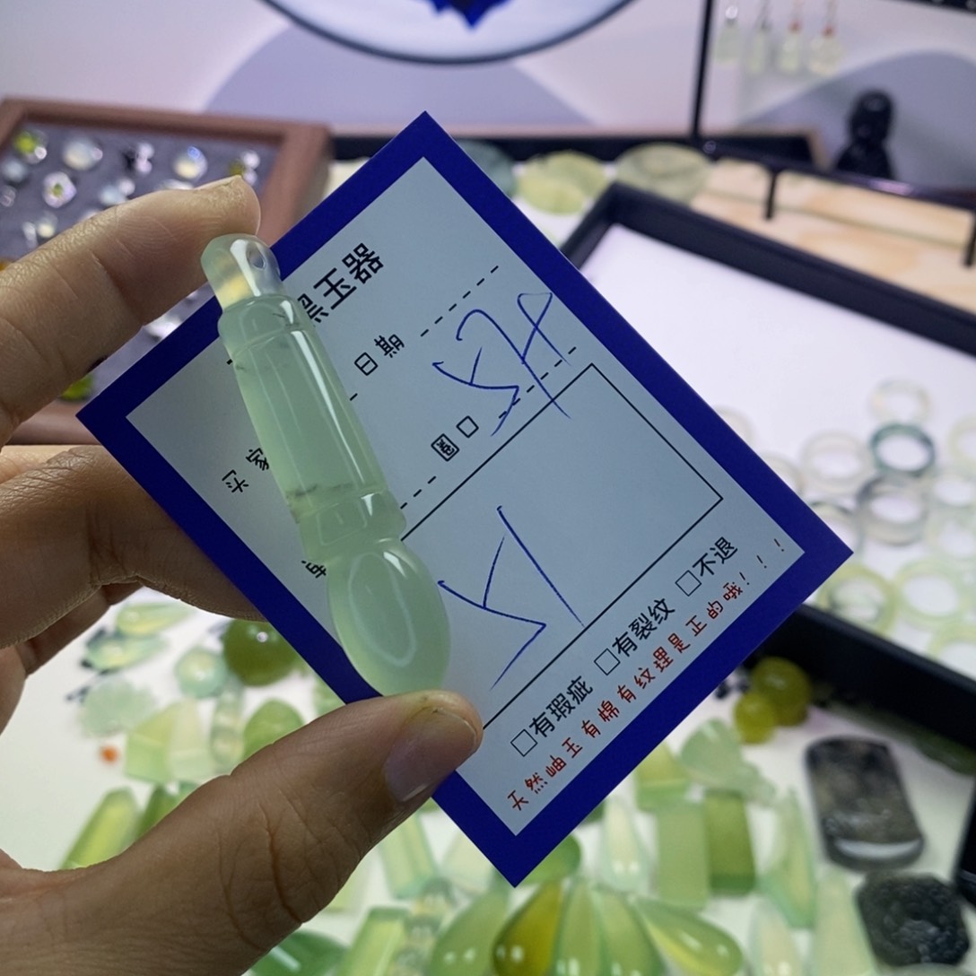 蛇纹石玉颈饰未镶嵌