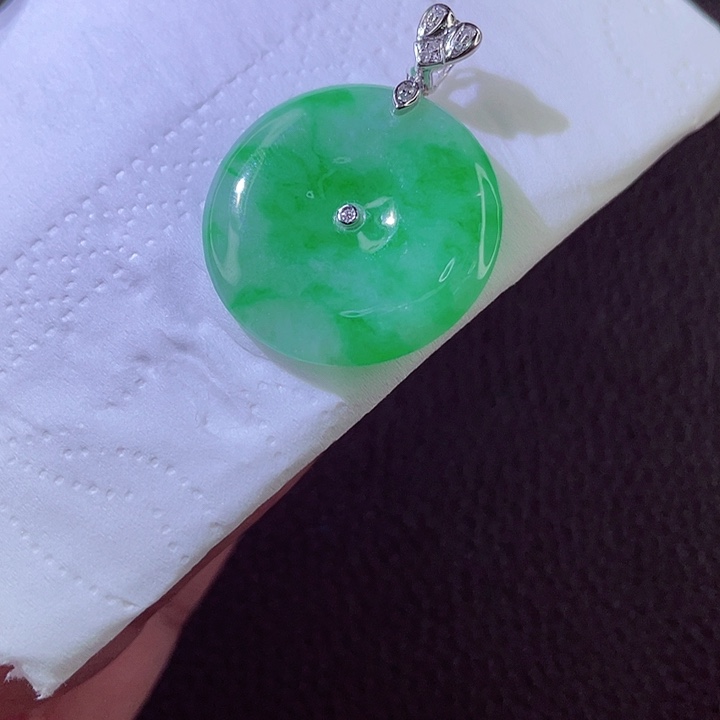 翡翠18K金镶嵌颈饰翡翠