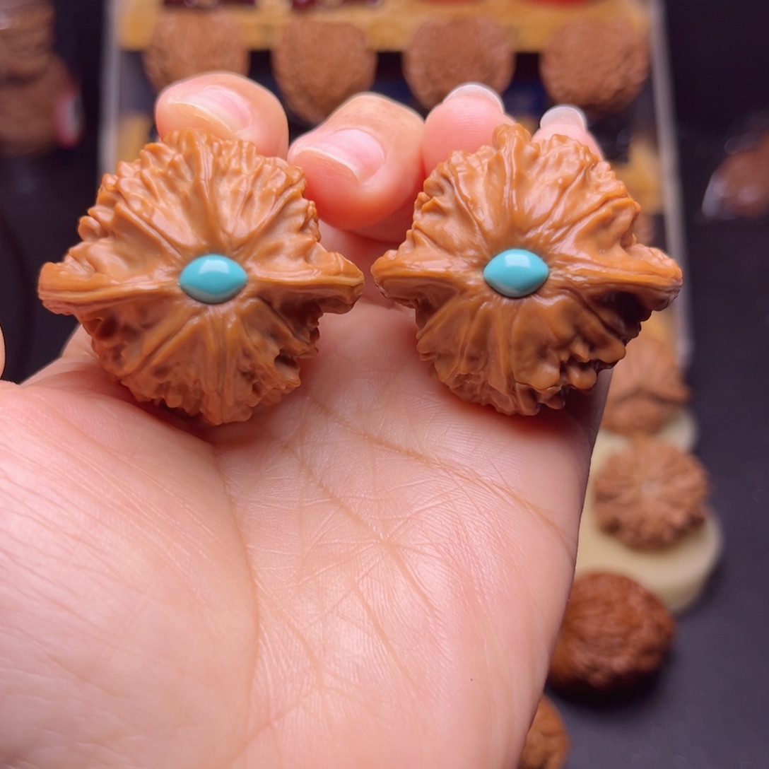 文玩核桃吊坠大耳朵图图，全品神配