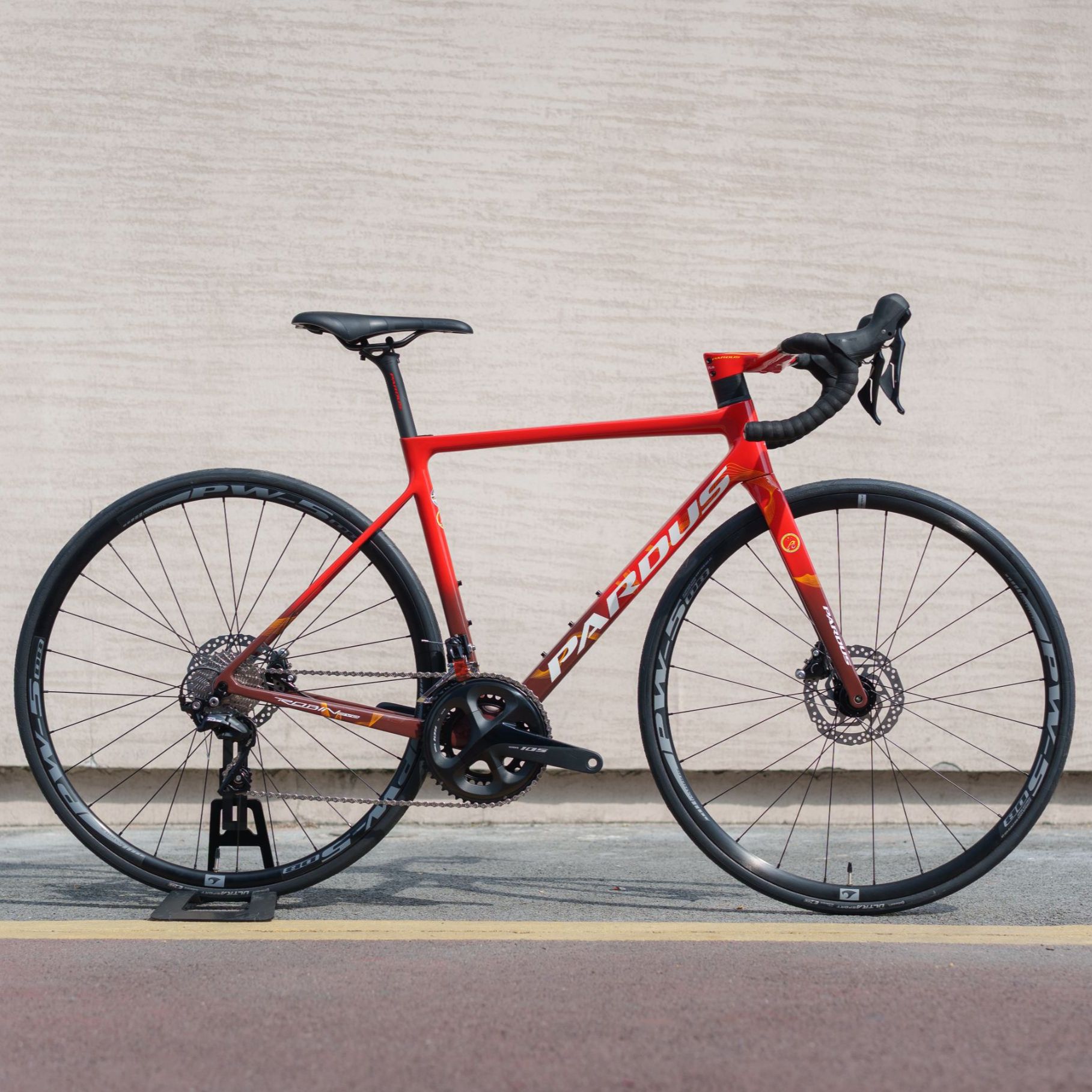 PARDUS ROBIN EVO DISC-105碳纤维公路车国家队涂装禧玛诺105大套