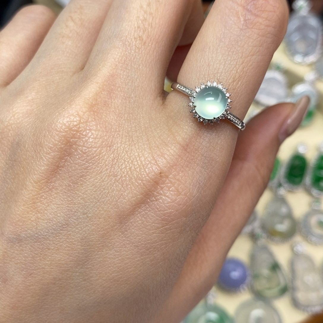 翡翠颈饰18K金镶嵌A货翡翠