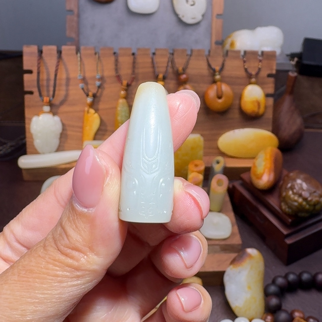 和田玉颈饰未镶嵌