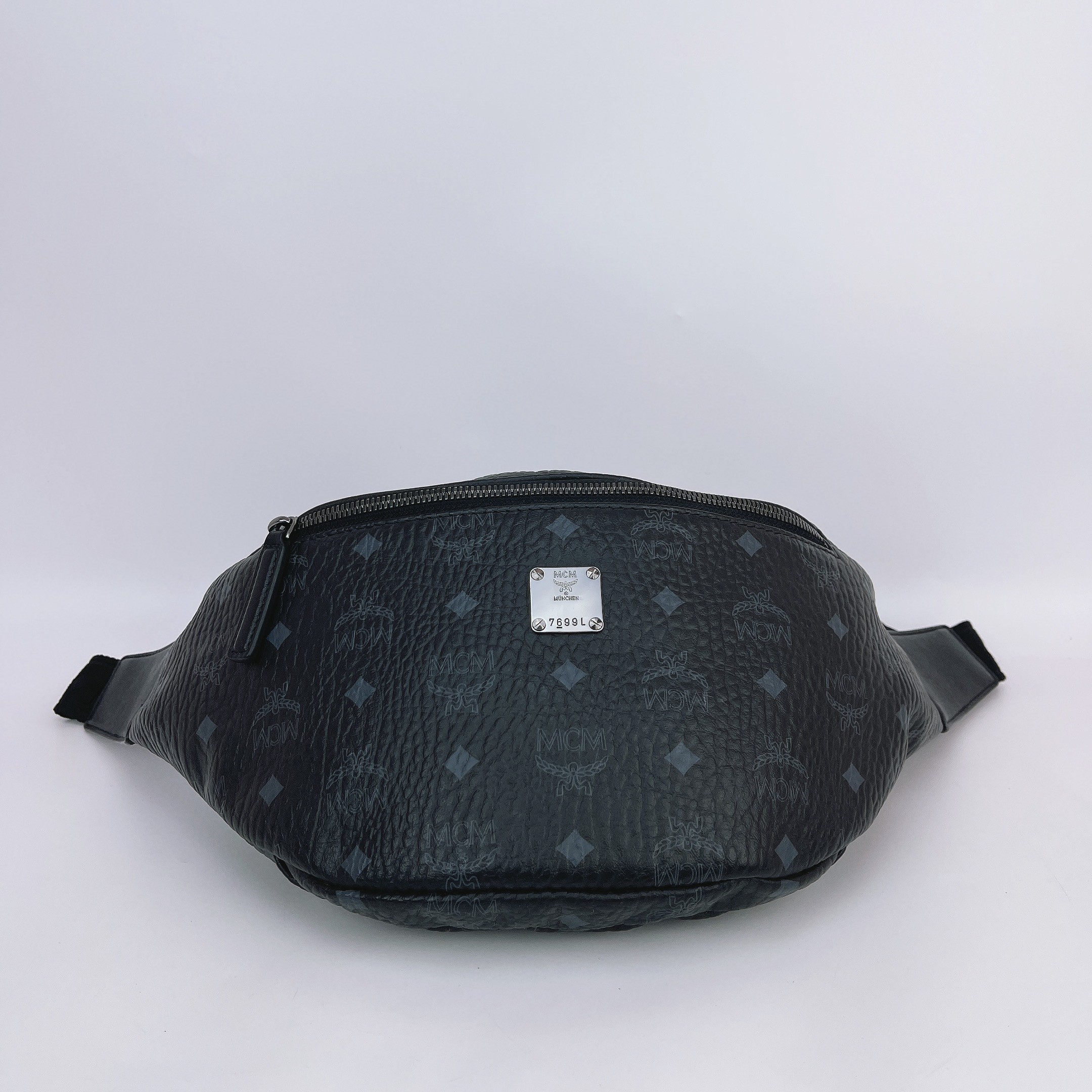 95新 MCM MCM 黑色老花腰包底长26 M472