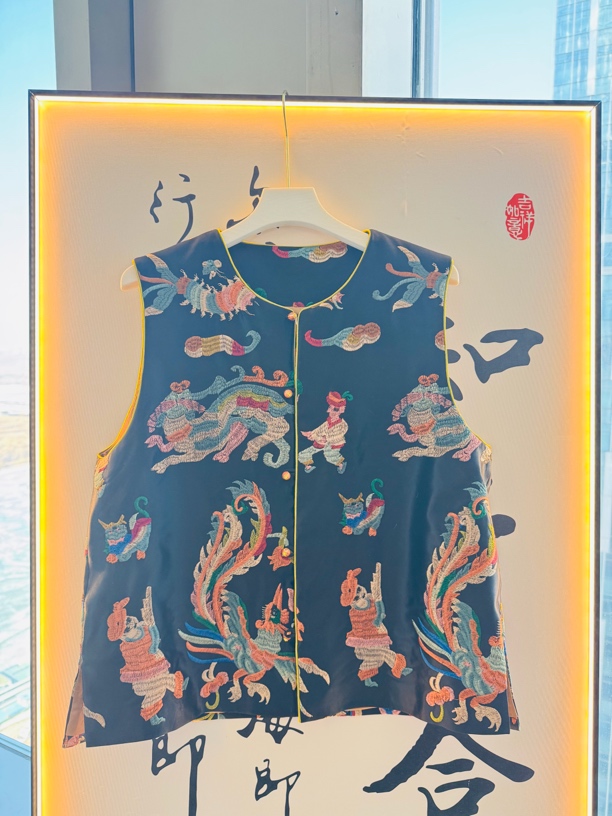 黑色刺绣百搭款马甲