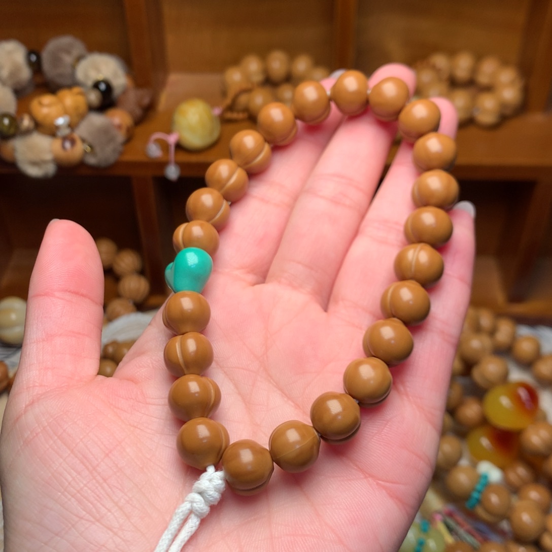 猴头核桃吊坠10屁桃手持爱心