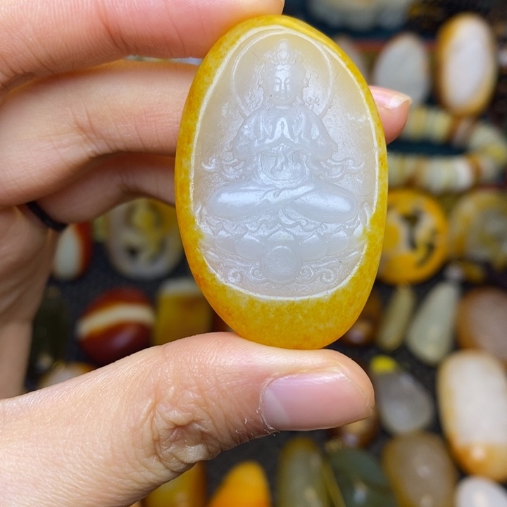 和田玉未镶嵌吊坠(赠链)