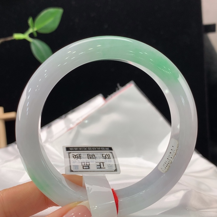 翡翠手镯未镶嵌111-0133