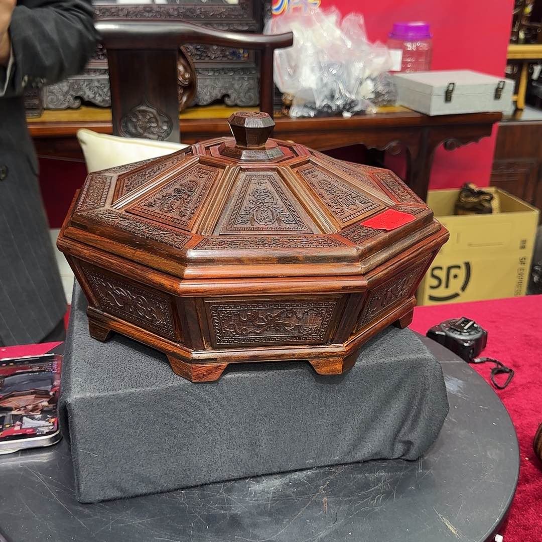 茶***：端景台红酸枝木类果盒