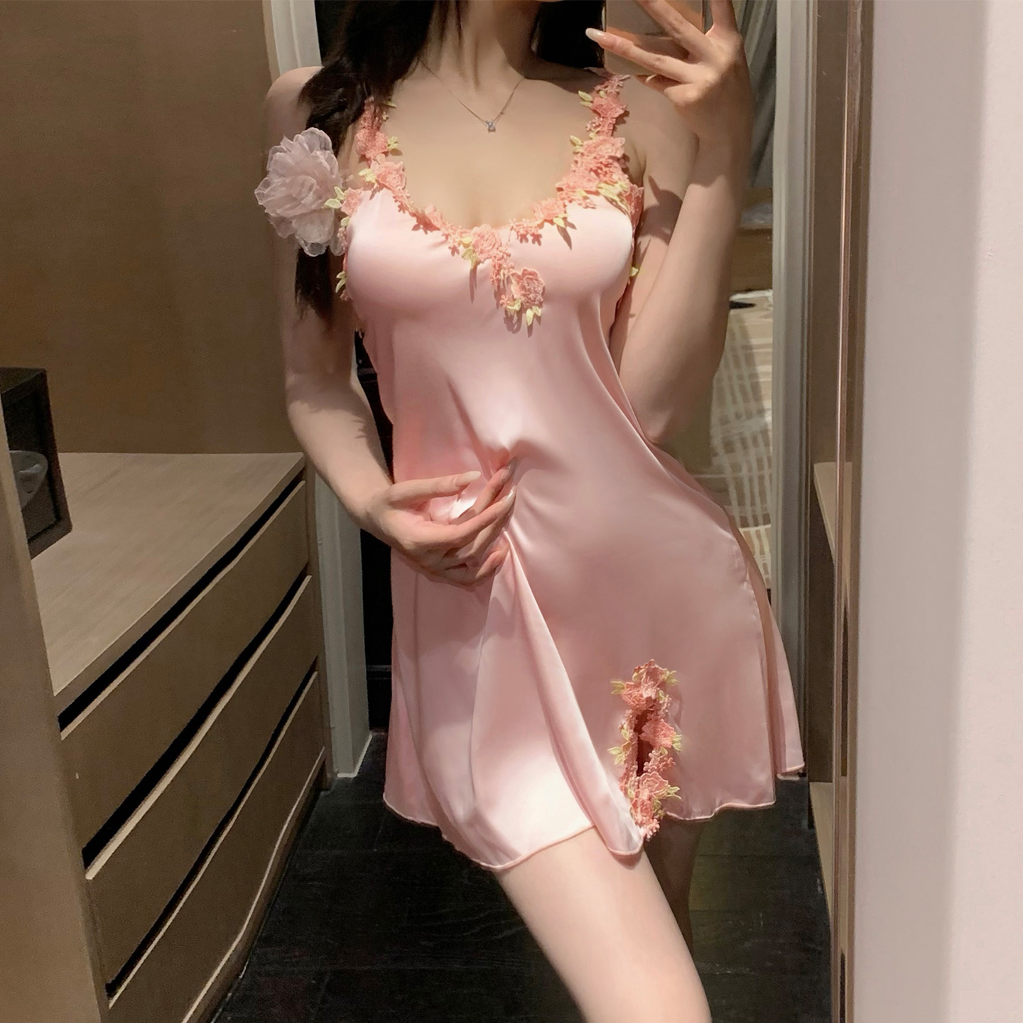 春色满园刺绣睡裙蕾丝性感|仿真丝露背吊带夏季氛围感家居服