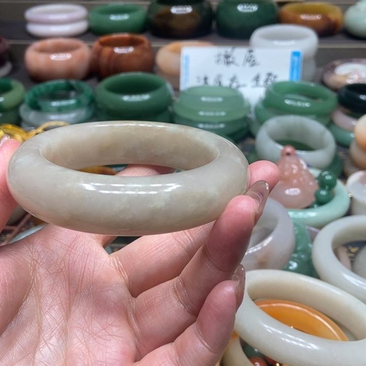 石英质玉手镯未镶嵌