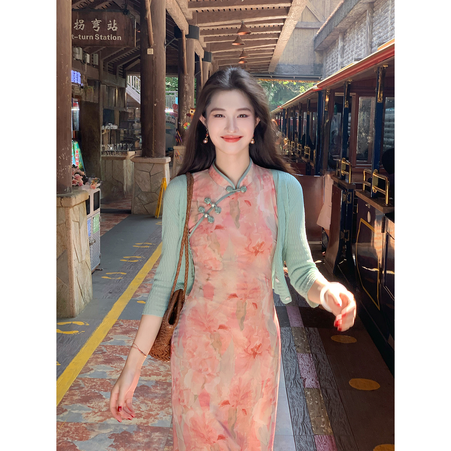 凌茜恣禾【花间令】国风新中式粉色碎花收腰连衣裙复古改良旗袍裙
