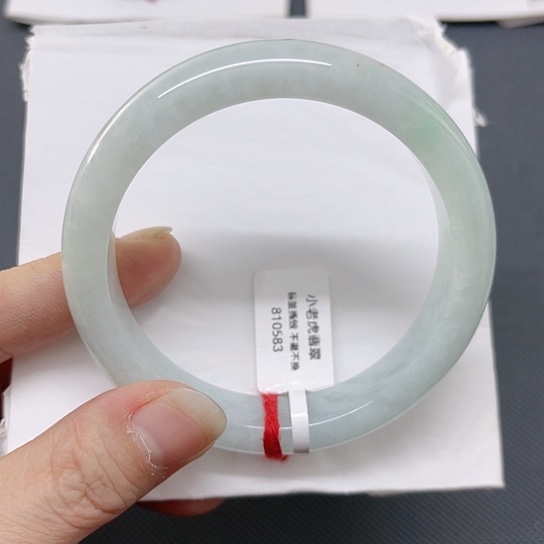 翡翠手镯未镶嵌A货