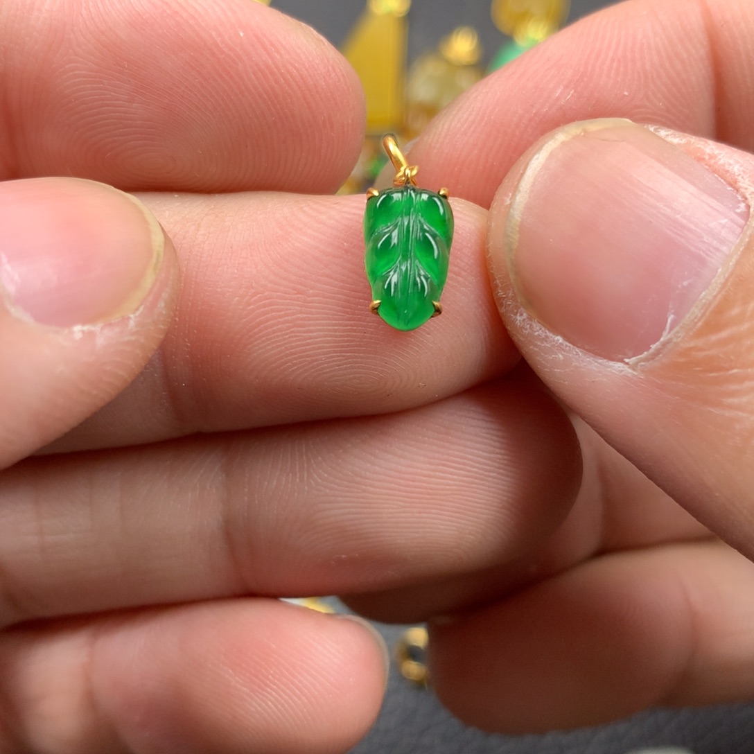 【闪购商品】颈饰18K金镶嵌翡翠翡翠