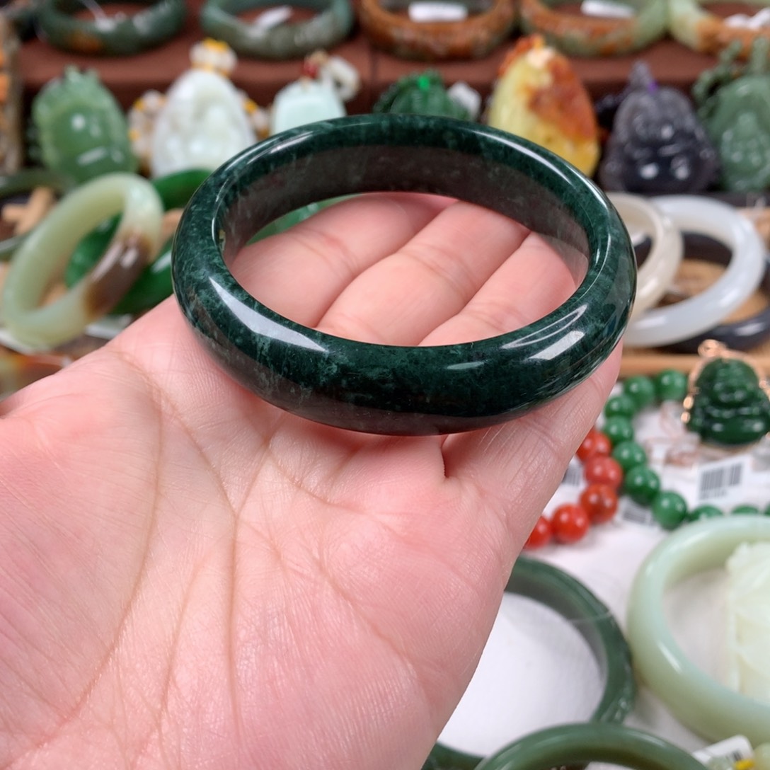 岫玉手镯未镶嵌58口径