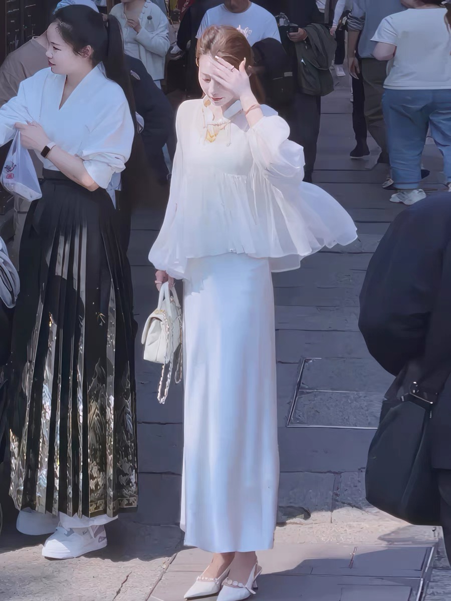 C4830春夏吊带女装白色时尚静奢风服装连衣裙百褶时尚套装