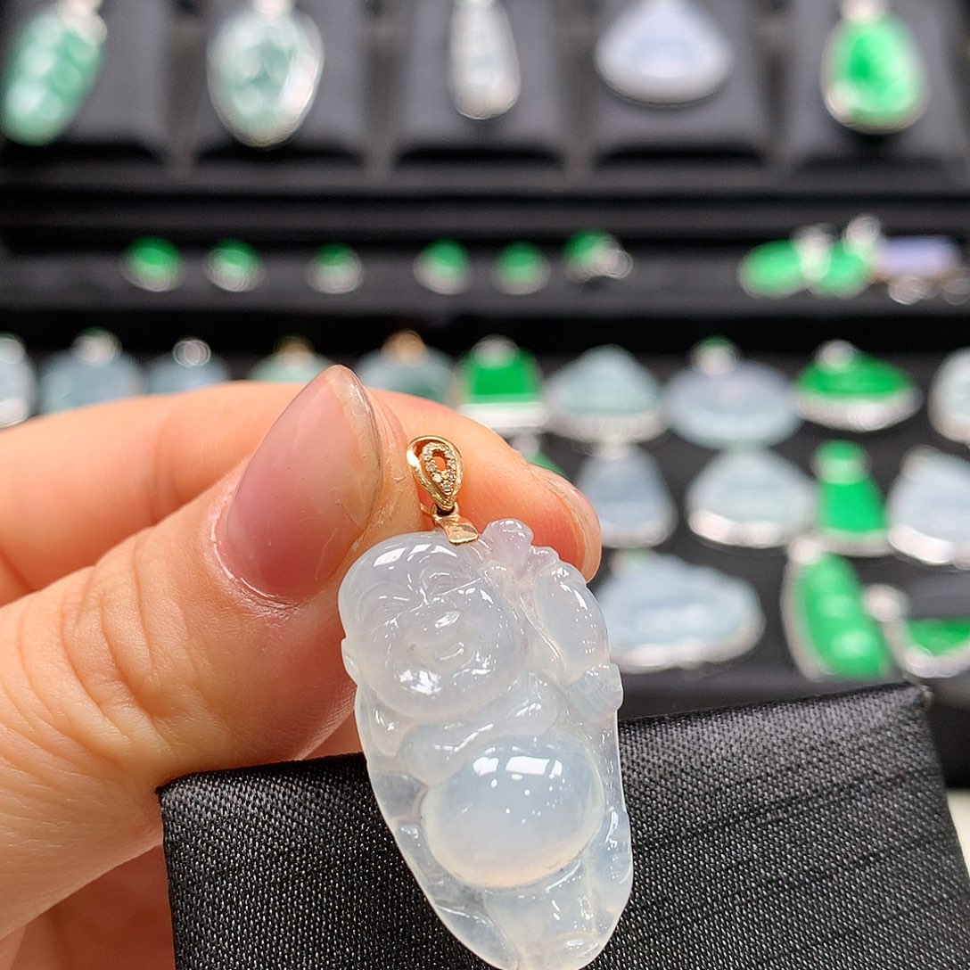 翡翠18K金镶嵌颈饰布袋佛