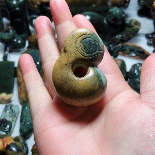 岫岩河磨玉（透闪石质玉）把件未镶嵌