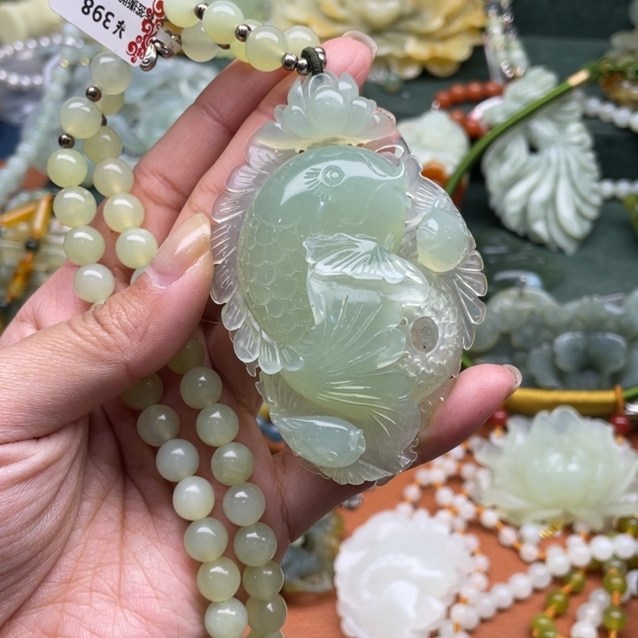 蛇纹石玉吊坠合金